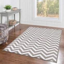 Alternative view of Linon Capri Chevron Rug - 4'3'' X 7'3'' Gray